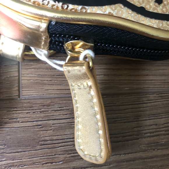 HELLO KITTY (Loungefly)-NWT Gold Clutch Bag - Picture 7 of 16